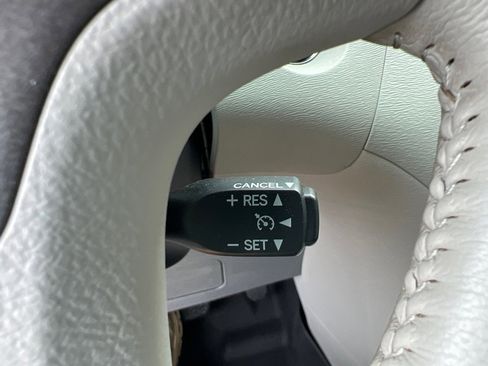 Used 2012 Toyota Sienna Limited w/ Premium Pkg image 18