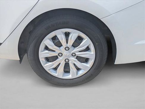 Used 2020 Hyundai Accent SE w/ Cargo Package FWD image 8