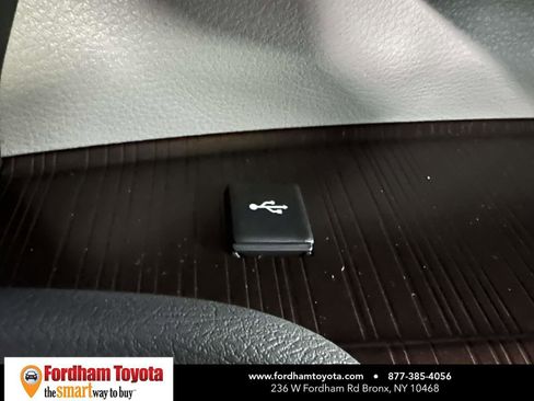Used 2023 Toyota Sienna XLE image 28