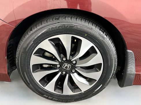 Used 2017 Honda Accord Touring image 11
