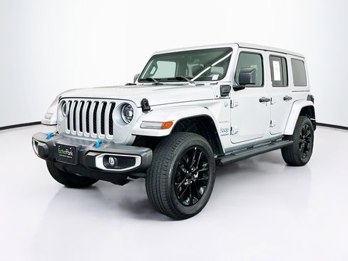 Used 2023 Jeep Wrangler Unlimited Sahara w/ Cold Weather Group AWD/4WD image 3