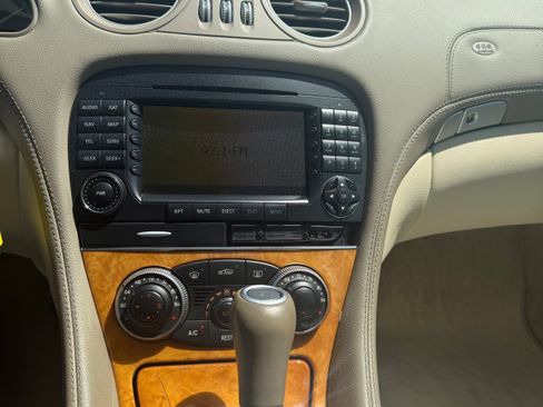 Used 2008 Mercedes-Benz SL 550 image 7