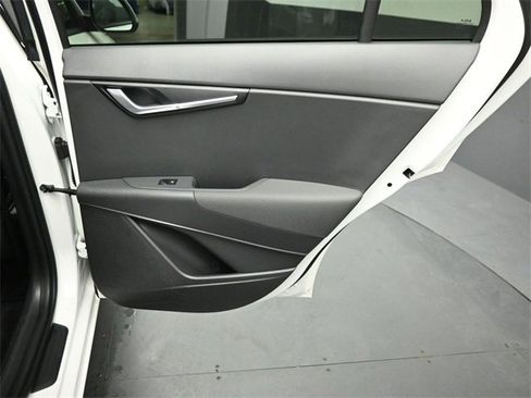 Used 2024 Kia Niro EX image 28