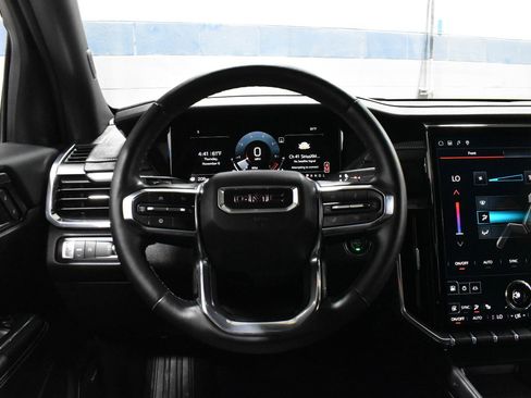 Used 2025 GMC Acadia Elevation image 8