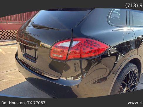 Used 2011 Porsche Cayenne S image 17