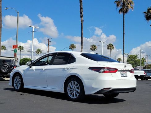 Used 2022 Toyota Camry LE FWD image 2