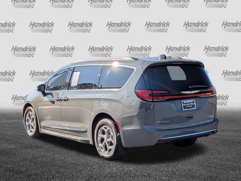 Used 2023 Chrysler Pacifica Limited image 8