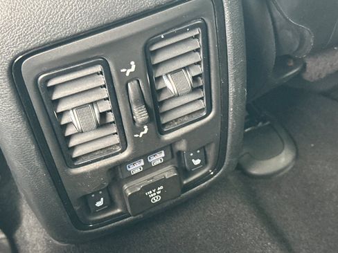 Used 2024 Dodge Durango GT RWD image 14