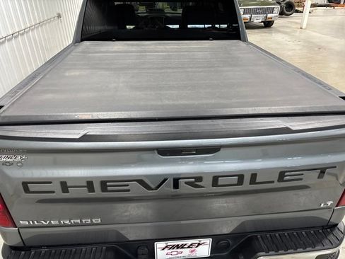 Used 2022 Chevrolet Silverado 1500 LT AWD/4WD image 9