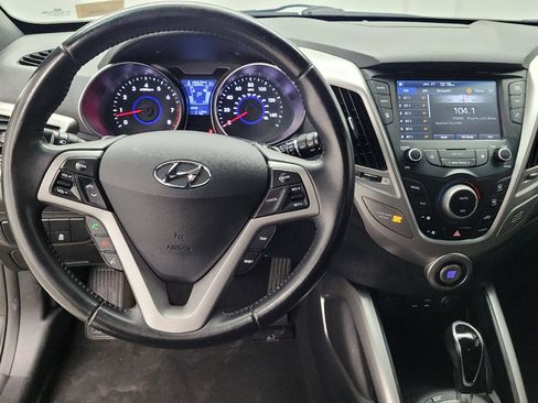 Used 2017 Hyundai Veloster Value Edition image 22