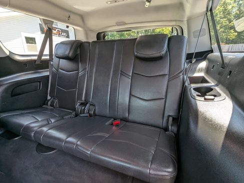 Used 2018 Cadillac Escalade ESV Luxury RWD image 41