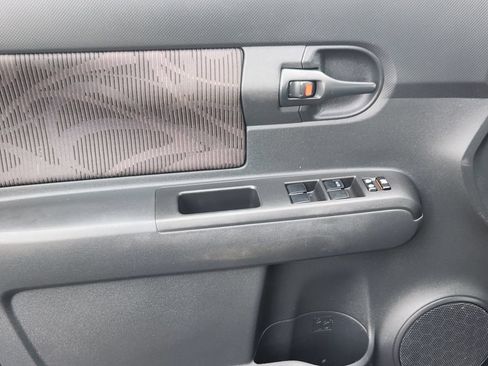 Used 2014 Scion xB FWD image 25