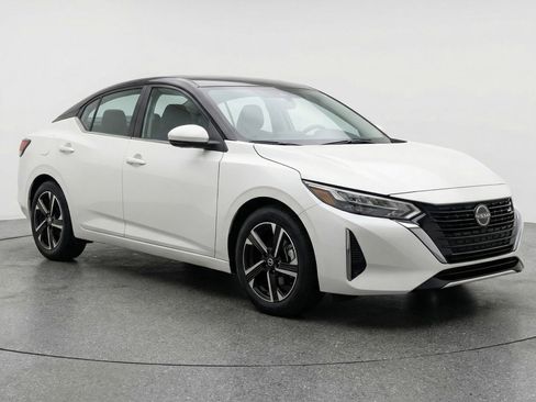 Used 2025 Nissan Sentra SV image 1