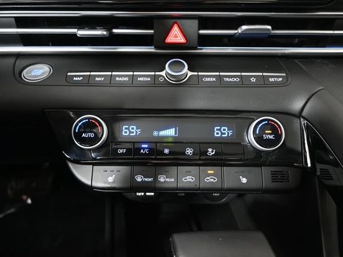 Used 2024 Hyundai Elantra SEL w/ Convenience Package FWD image 28