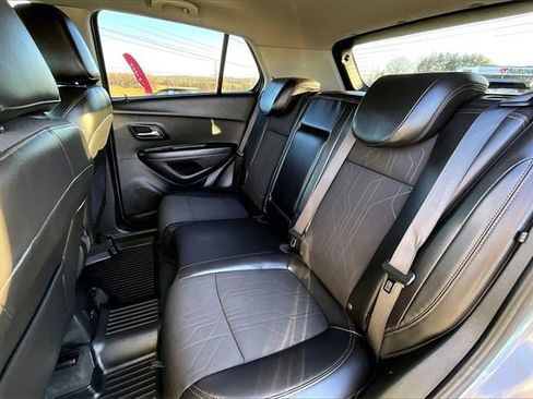 Used 2019 Chevrolet Trax LT w/ LT Convenience Package image 20