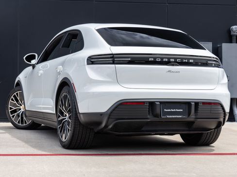Certified 2025 Porsche Macan Electric image 3