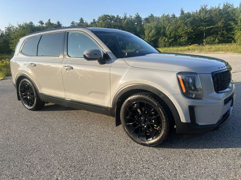 Used 2021 Kia Telluride SX w/ SX Prestige Package AWD/4WD image 3