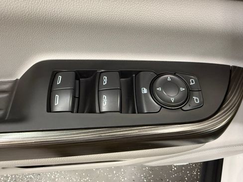 Used 2023 GMC Acadia SLT AWD/4WD image 10