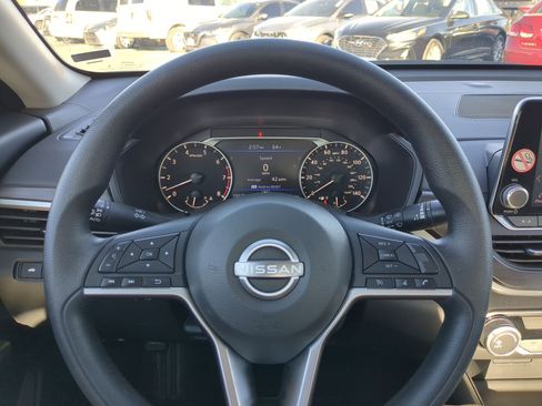 Used 2024 Nissan Altima 2.5 SV image 18