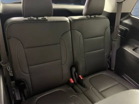 Used 2023 GMC Acadia SLT AWD/4WD image 13