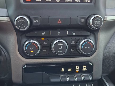 Used 2020 RAM 1500 Big Horn AWD/4WD image 18