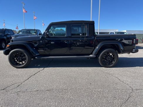 Used 2023 Jeep Gladiator Overland image 8