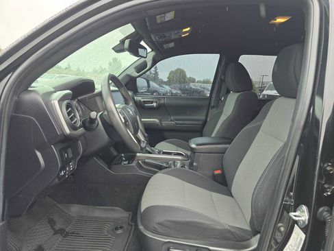 Used 2022 Toyota Tacoma TRD Off-Road w/ Technology Package AWD/4WD image 20
