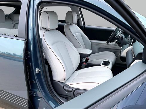 Certified 2023 Hyundai Ioniq 5 SEL w/ Cargo Package RWD image 8