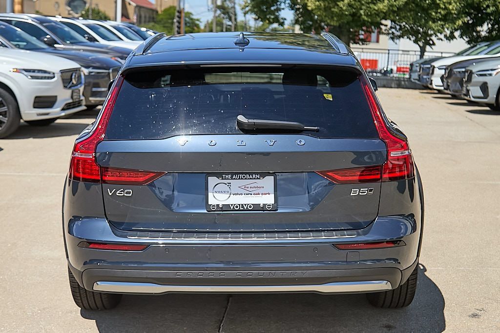 New 2026 Volvo V60 B5 Cross Country Plus w/ Climate Package AWD/4WD image 8