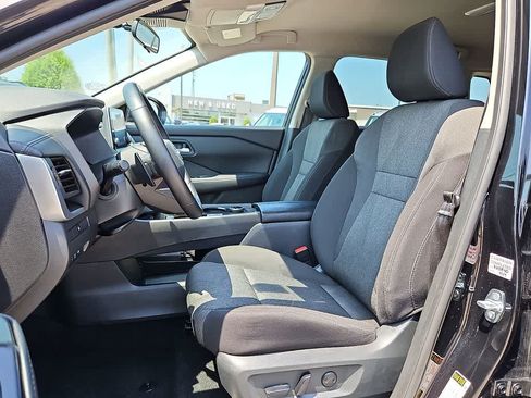 Used 2025 Nissan Rogue SV AWD/4WD image 12