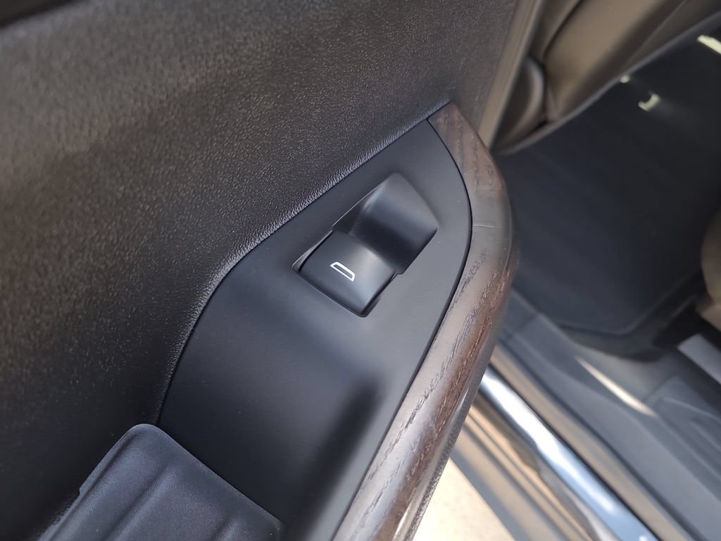 Used 2023 GMC Acadia Denali FWD image 15