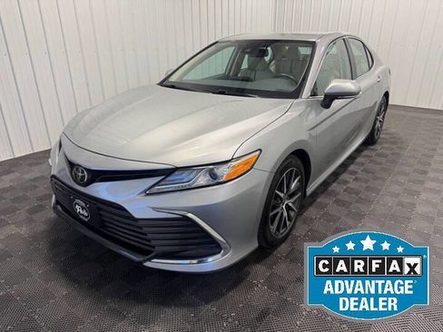 Used 2022 Toyota Camry XLE image 1