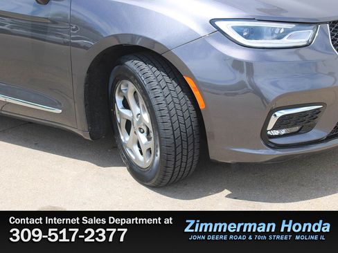 Used 2023 Chrysler Pacifica Limited FWD image 23