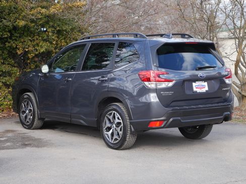Used 2023 Subaru Forester Premium image 19
