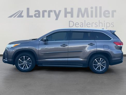 Used 2018 Toyota Highlander XLE FWD image 2