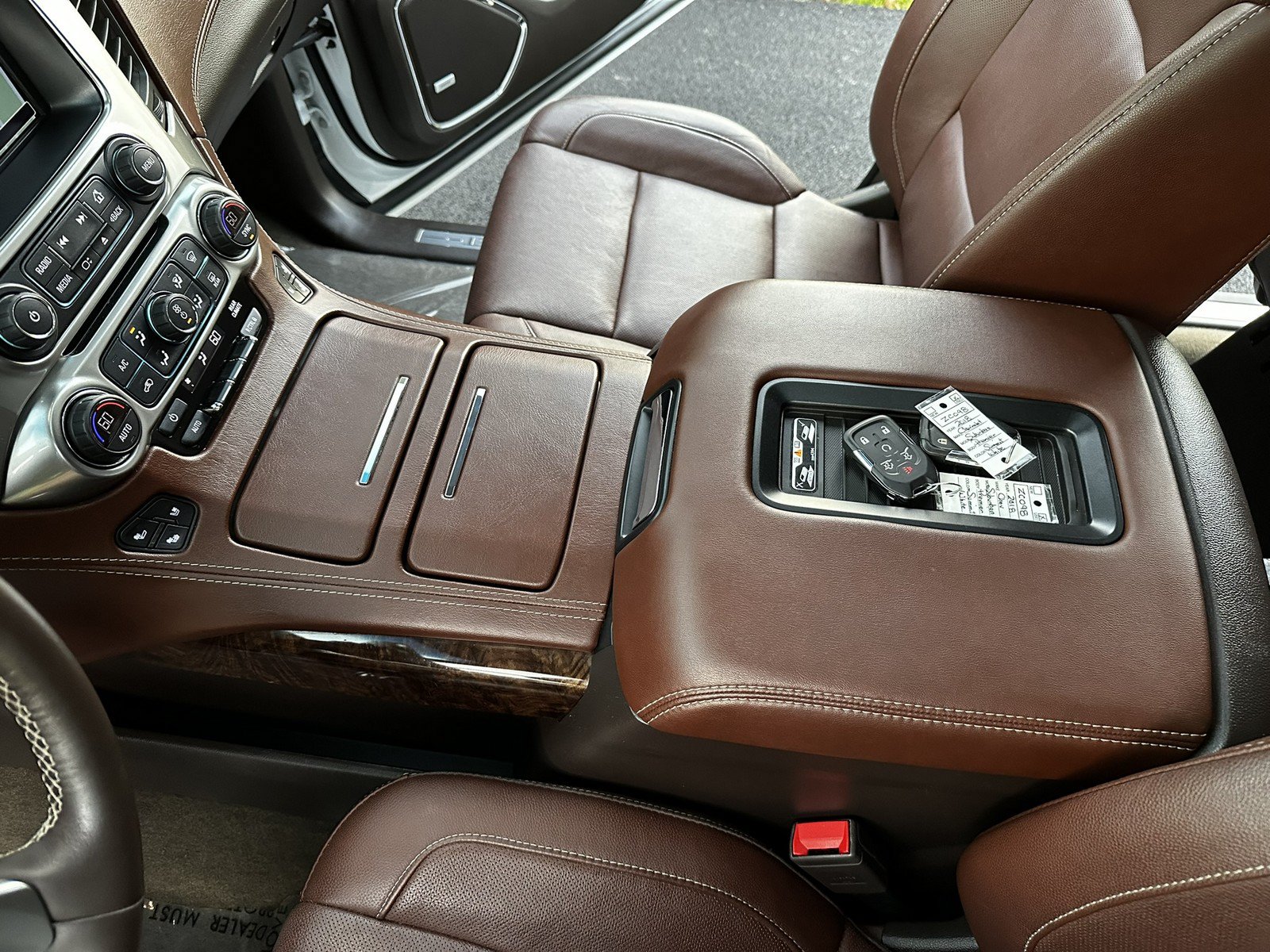 Used 2018 Chevrolet Suburban Premier AWD/4WD image 23