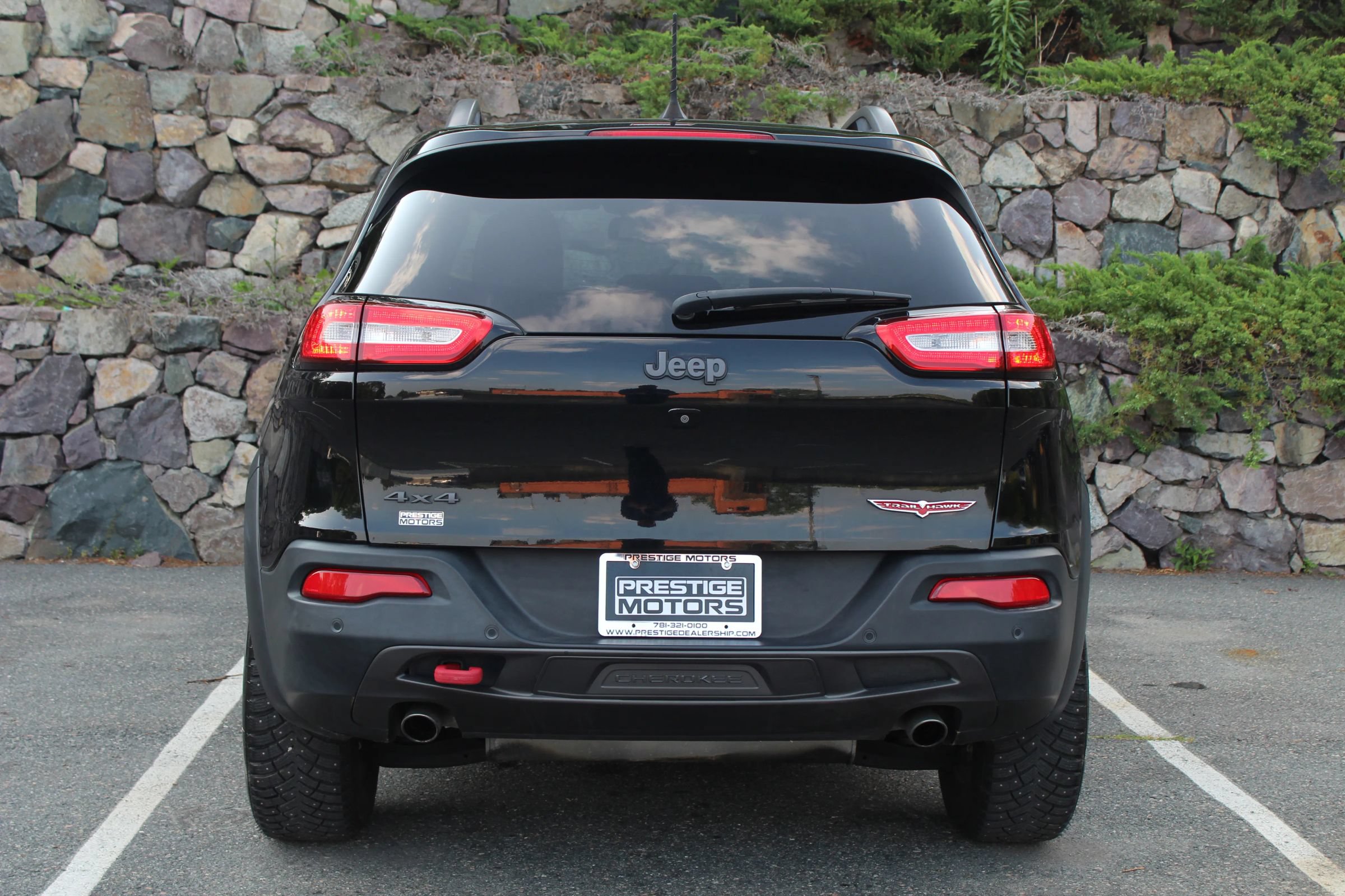 Used 2018 Jeep Cherokee Trailhawk AWD/4WD image 8