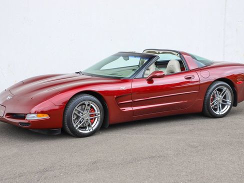 Used 2003 Chevrolet Corvette Coupe w/ Preferred Equipment Group RWD image 19