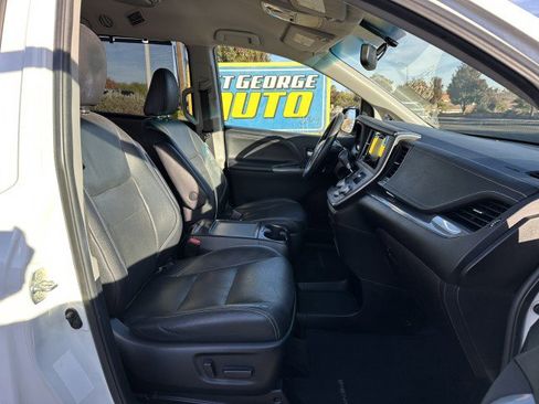 Used 2015 Toyota Sienna SE image 22