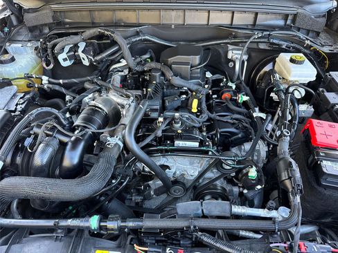 Certified 2022 Ford Bronco Base image 9