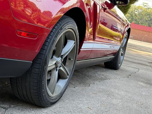 Used 2010 Ford Mustang GT Premium image 34