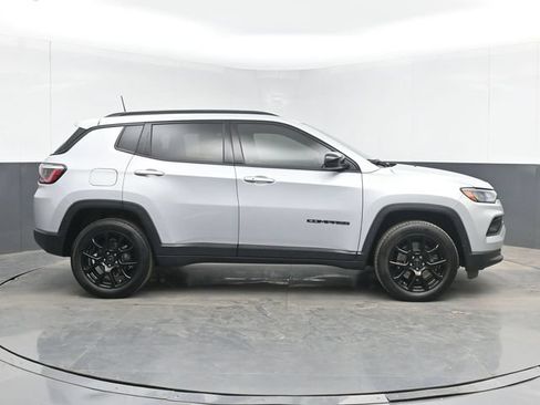 Used 2025 Jeep Compass Latitude w/ Altitude Special Edition AWD/4WD image 15
