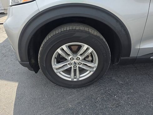 Used 2023 Ford Explorer XLT w/ Equipment Group 202A image 4