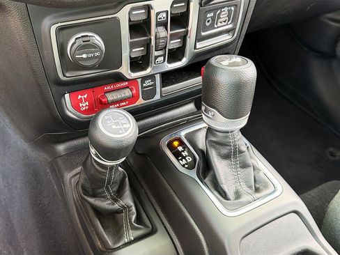 Used 2024 Jeep Wrangler Unlimited AWD/4WD image 13