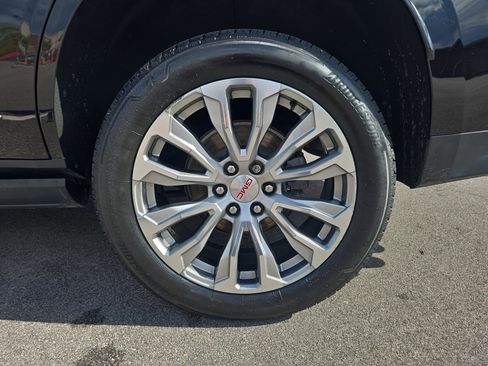 Used 2022 GMC Yukon Denali w/ Denali Premium Package AWD/4WD image 35