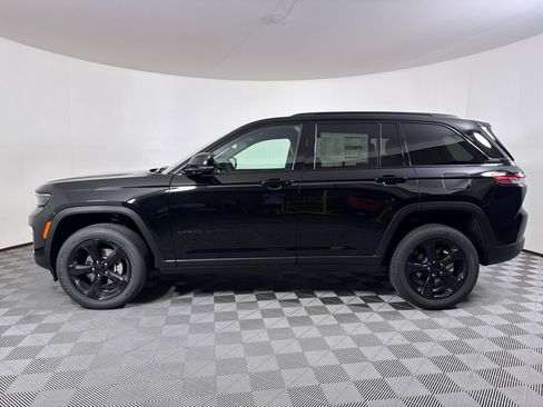 New 2025 Jeep Grand Cherokee Altitude image 19