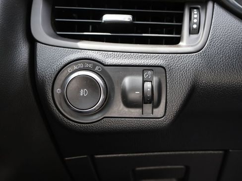 Used 2019 Buick Envision Essence FWD image 31