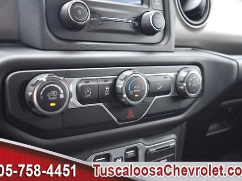 Used 2018 Jeep Wrangler Unlimited Sport S AWD/4WD image 35