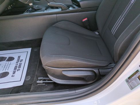 Used 2025 Hyundai Elantra Sport FWD image 13