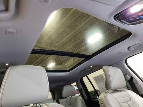 Used 2023 Jeep Grand Cherokee Overland w/ Luxury Tech Group IV image 39